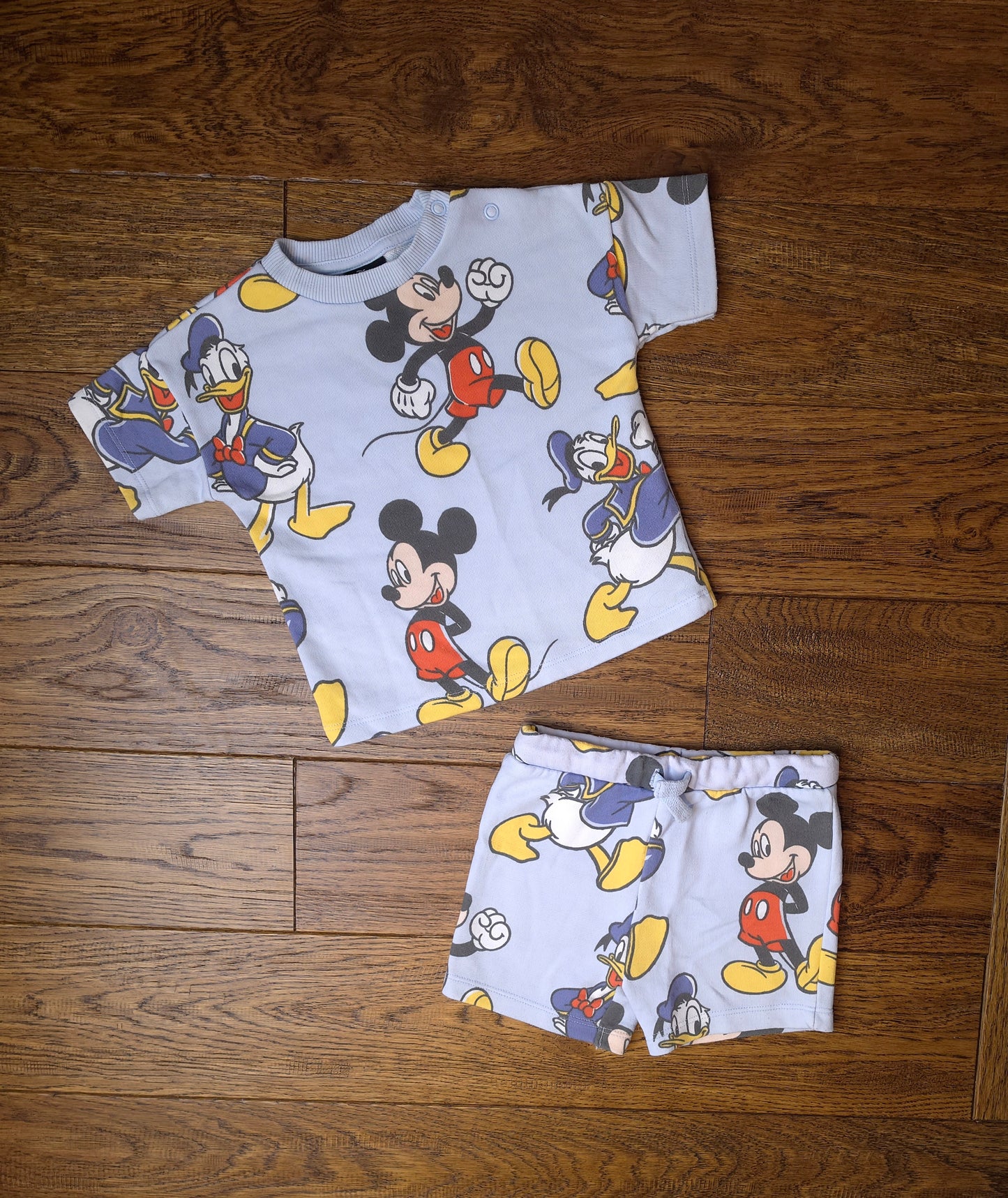 Tesco Disney Mickey Mouse and Donald Duck T-Shirt and Shorts Outfit Set 3-6 Months.