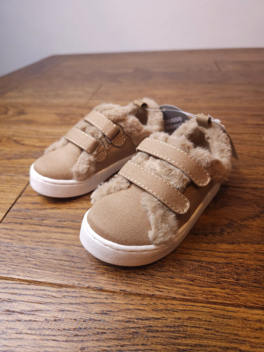 GAP Faux Fur Lined Velcro Fasten Memory Foam Trainers UK 6 Infant