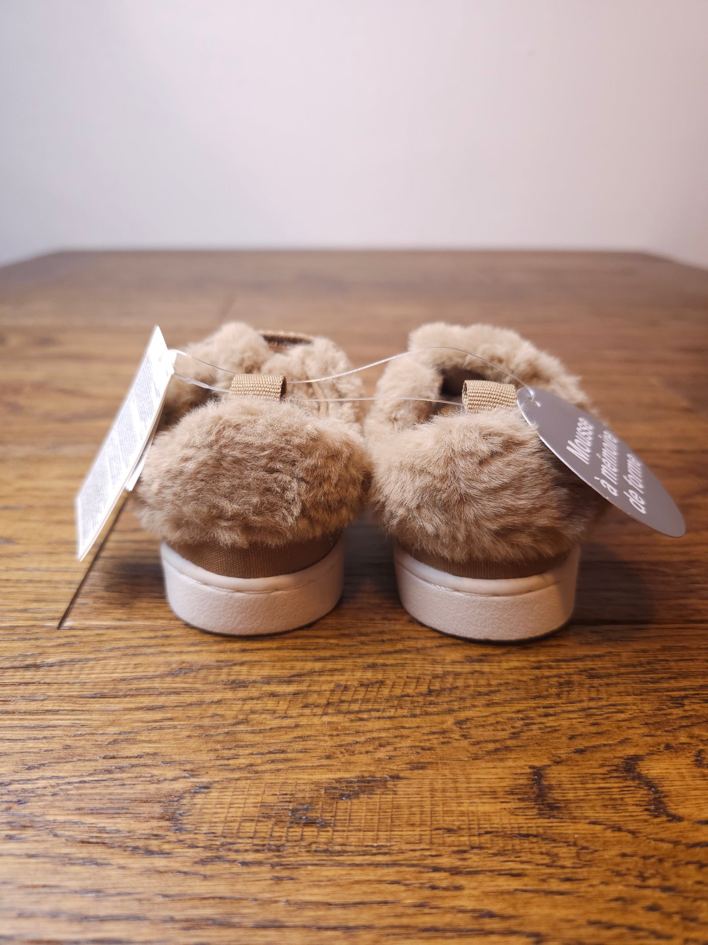 GAP Faux Fur Lined Velcro Fasten Memory Foam Trainers UK 6 Infant