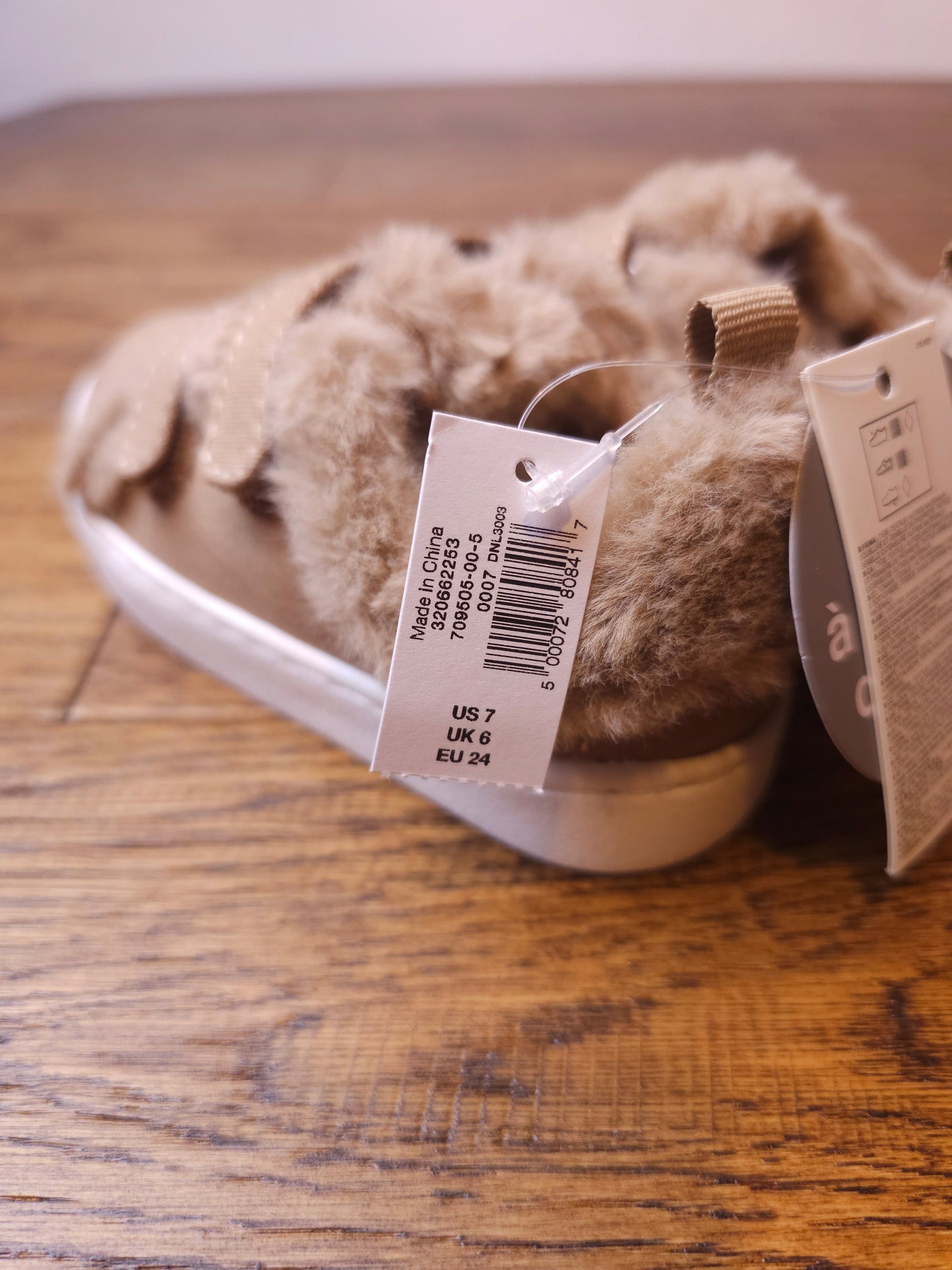 GAP Faux Fur Lined Velcro Fasten Memory Foam Trainers UK 6 Infant