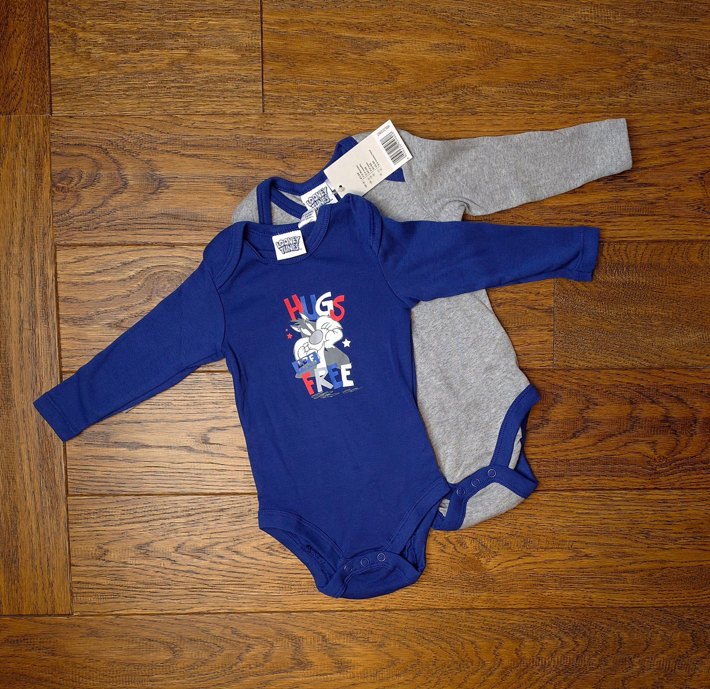 Looney Tunes 2x Long Sleeve Bodysuit Vests 2-4 Months.