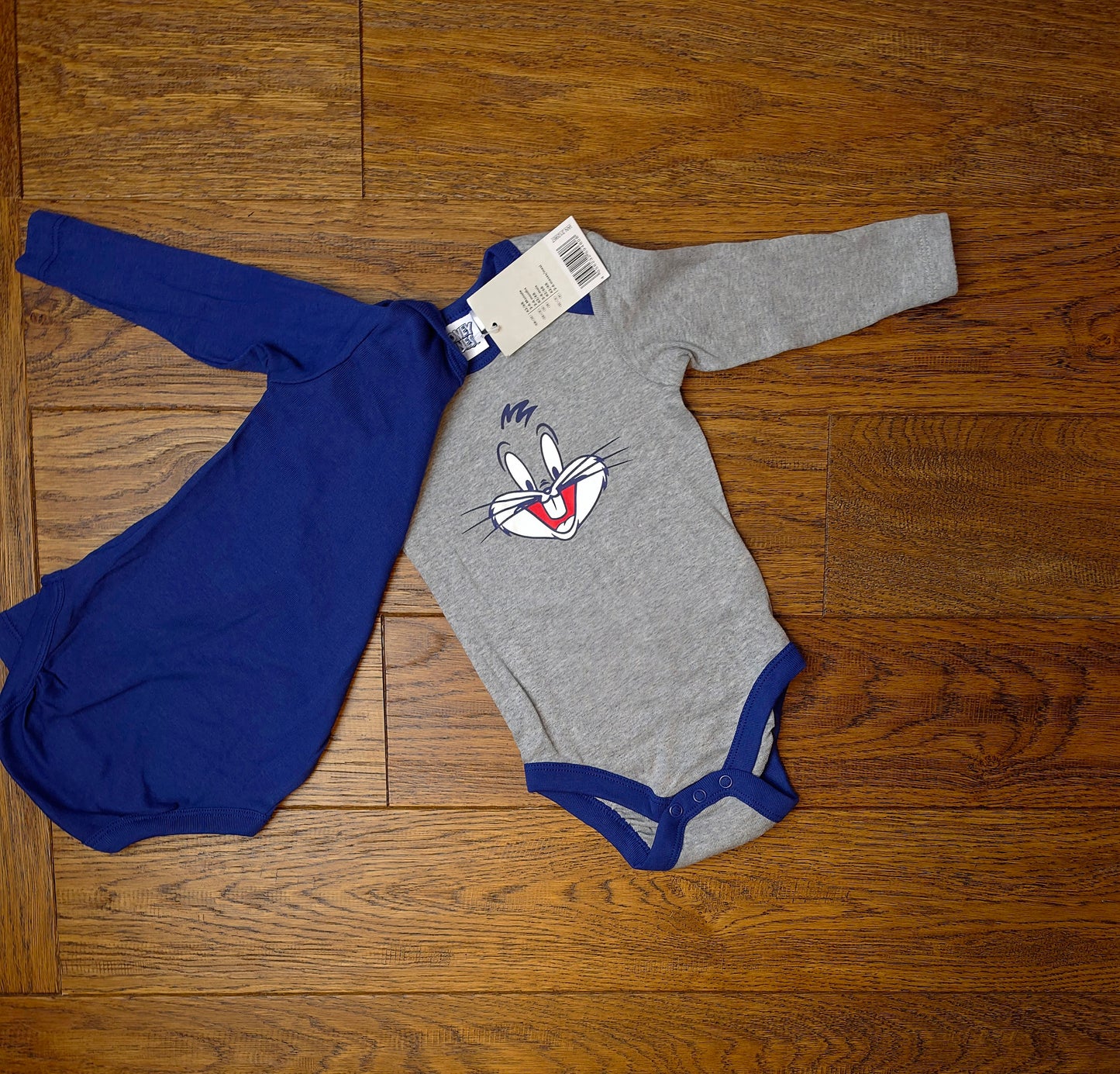 Looney Tunes 2x Long Sleeve Bodysuit Vests 2-4 Months.