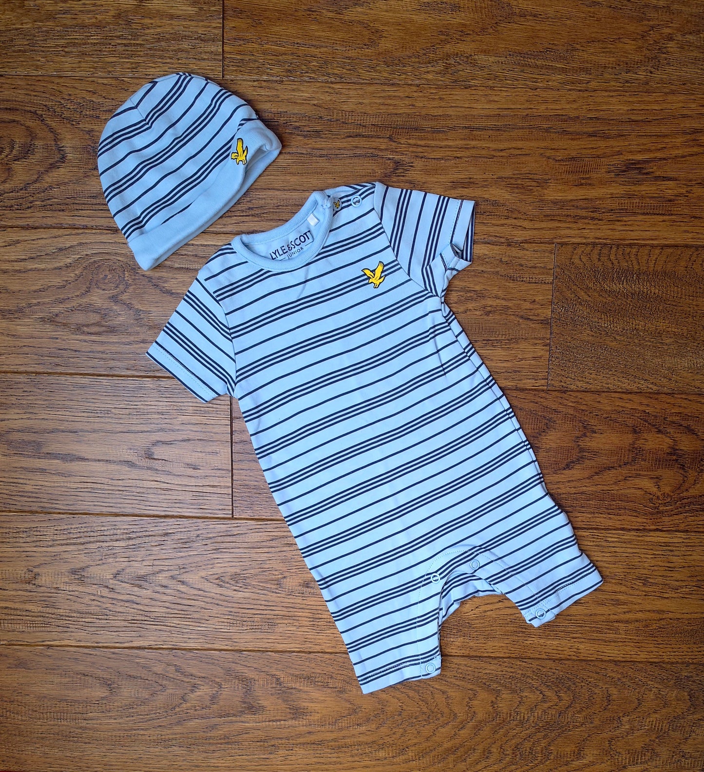 Lyle & Scott Romper With Matching Hat 3-6 Months.